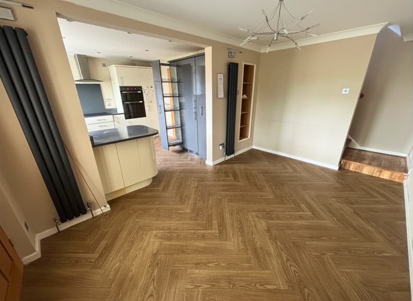 Image 2:4 bedroom Detached house to rent