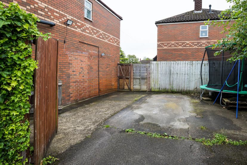 Image 2:2 bedroom End-of-terrace house to rent