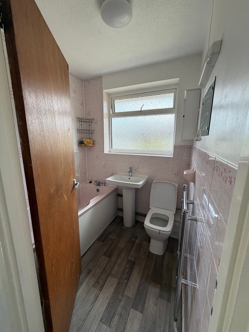 Image 2:3 bedroom Semi-detached house to rent