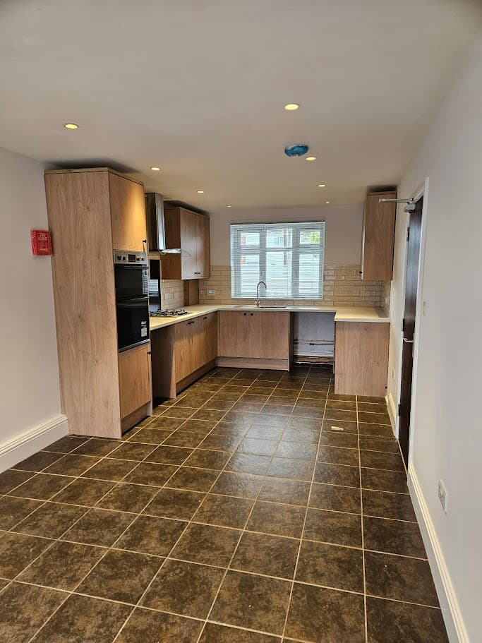 Image 1:4 bedroom Semi-detached house to rent