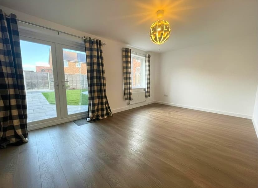 Image 3:4 bedroom Semi-detached house to rent