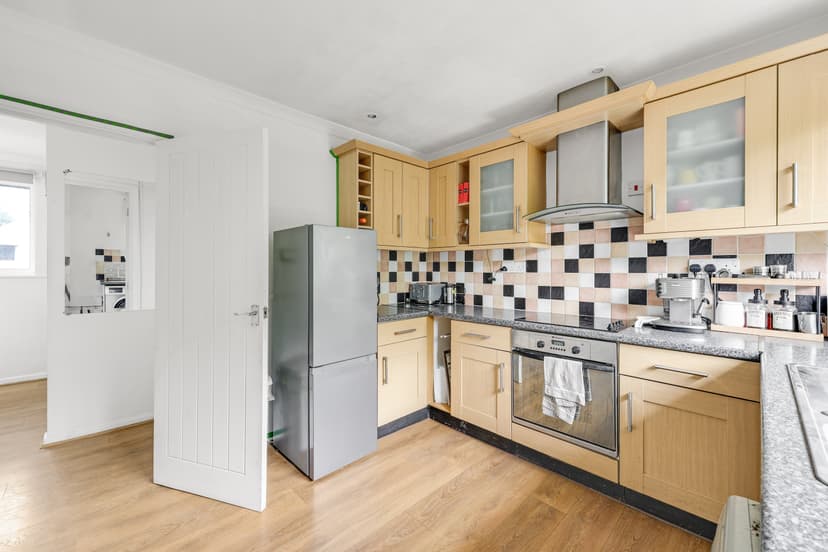 Image 2:2 bedroom Maisonette to rent