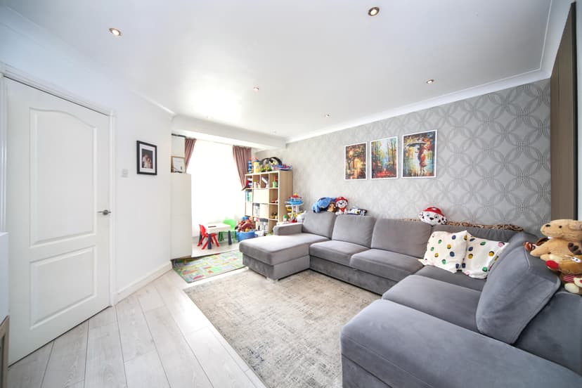 Image 2:3 bedroom Semi-detached house to rent