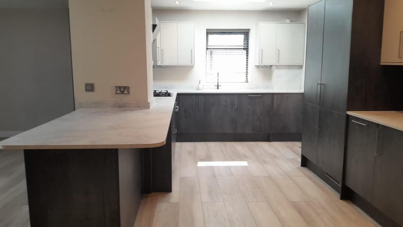 Image 2:3 bedroom Ground floor flat to rent