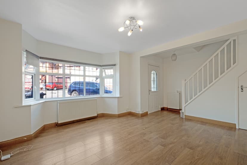 Image 2:4 bedroom Detached house to rent