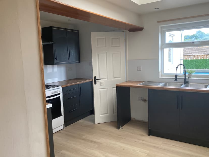 Image 2:3 bedroom End-of-terrace house to rent