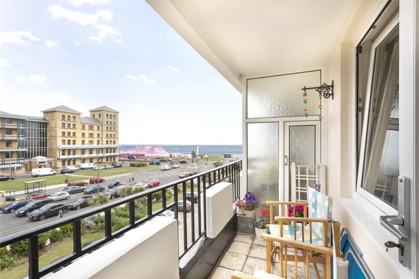 Image 2:3 bedroom Apartment or flat to rent
