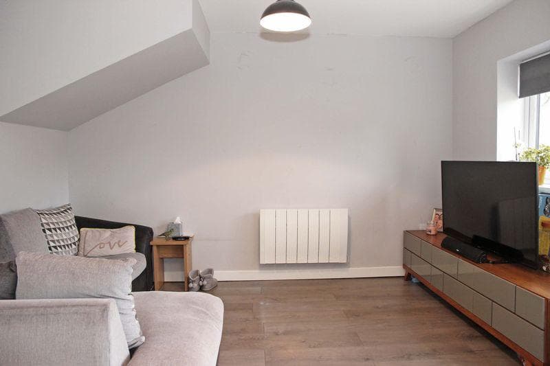 Image 2:2 bedroom End-of-terrace house to rent