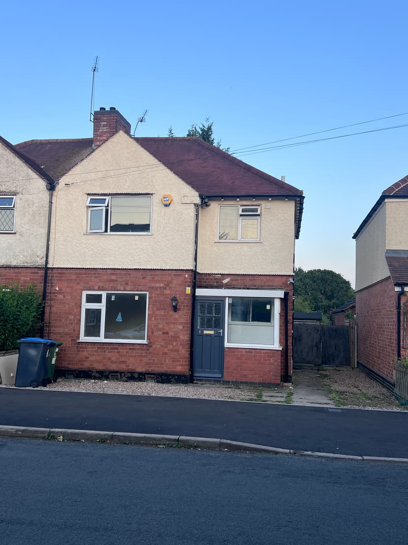 Image 1:3 bedroom Semi-detached house to rent