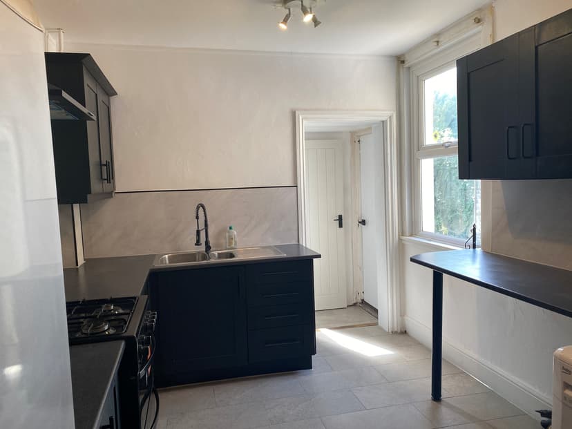 Image 3:4 bedroom Semi-detached house to rent