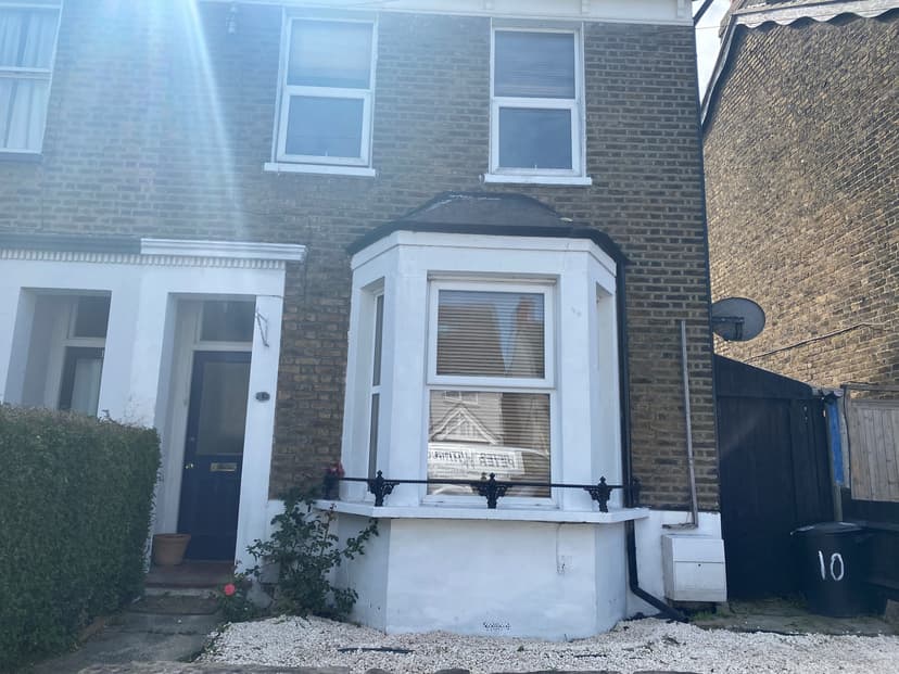 Image 1:4 bedroom Semi-detached house to rent