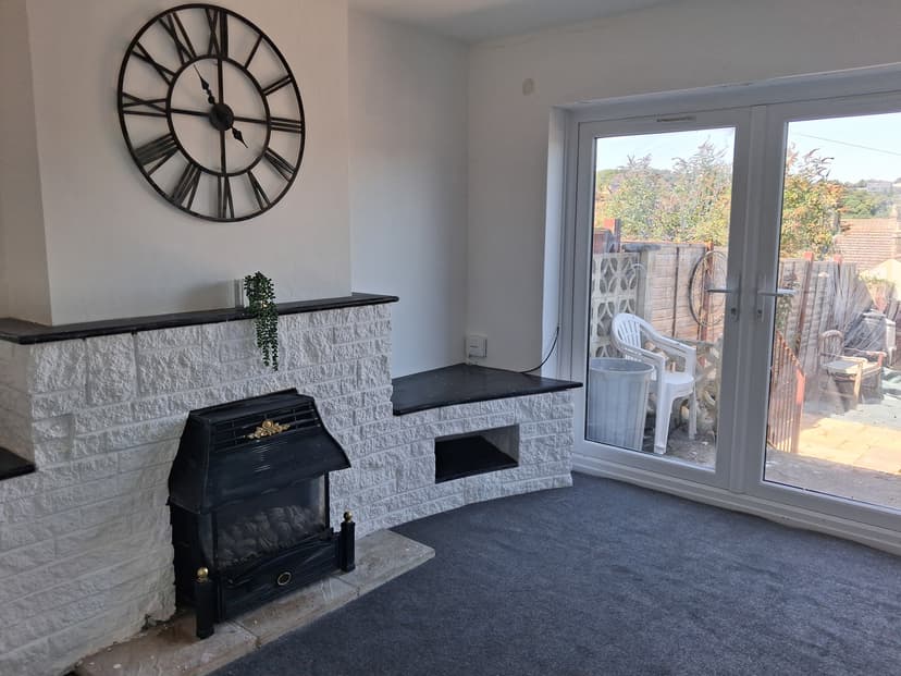 Image 2:4 bedroom Semi-detached house to rent