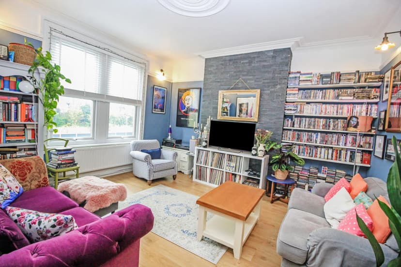 Image 2:3 bedroom Apartment or flat to rent