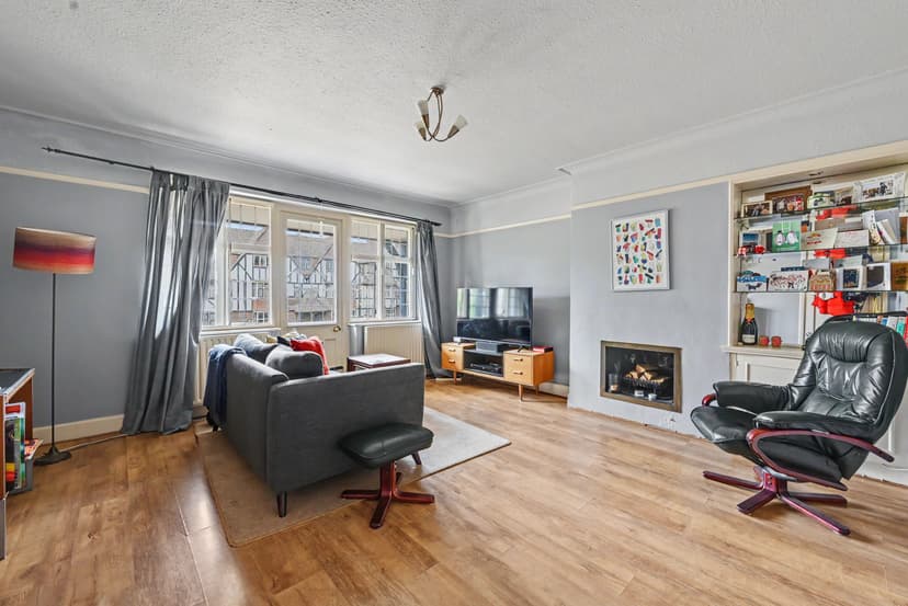 Image 2:3 bedroom Apartment or flat to rent