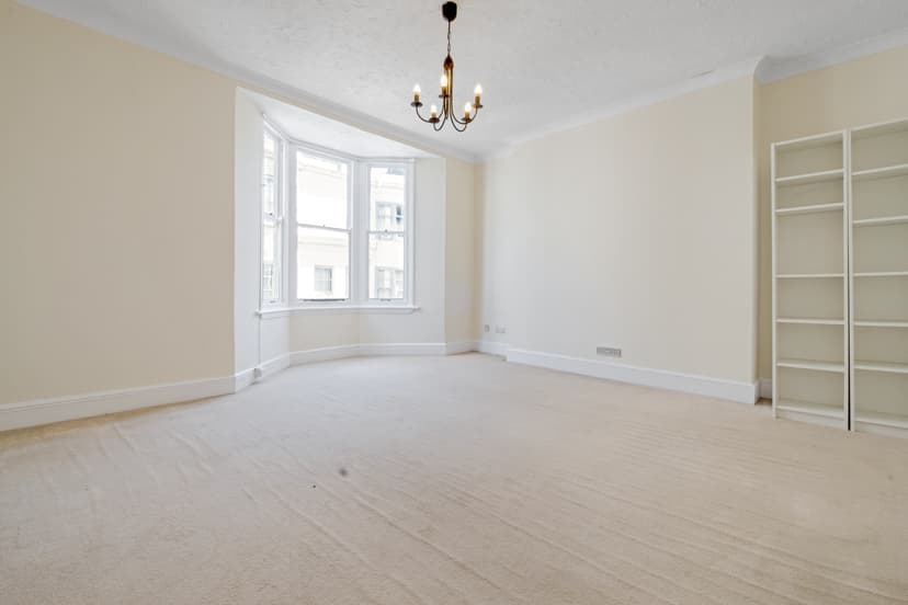 Image 1:1 bedroom Apartment or flat to rent