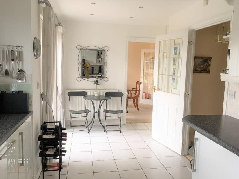 Image 3:4 bedroom Detached house to rent