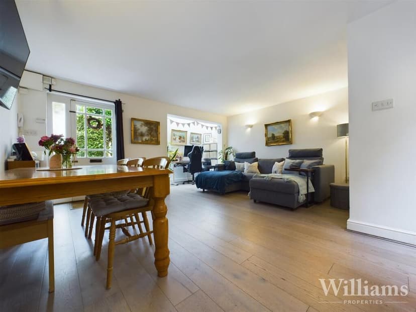 Image 2:2 bedroom Maisonette to rent
