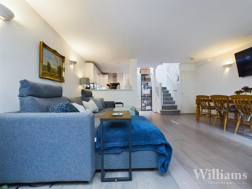 Image 3:2 bedroom Maisonette to rent