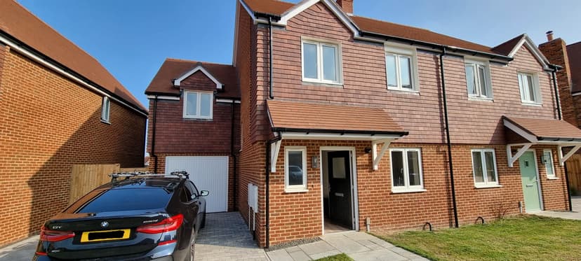 Image 1:4 bedroom Semi-detached house to rent