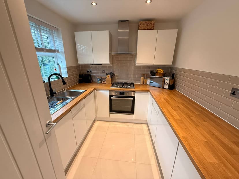 Image 2:2 bedroom Maisonette to rent