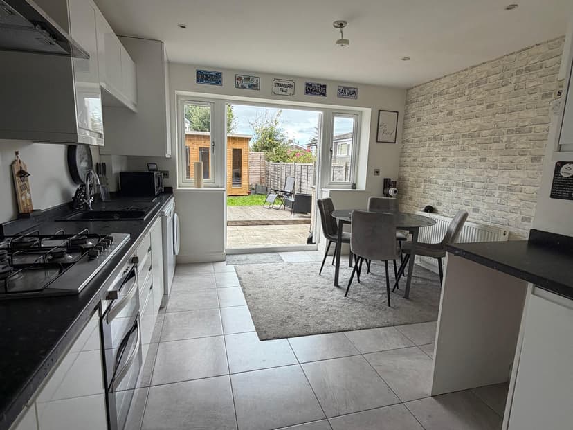 Image 1:3 bedroom Semi-detached house to rent