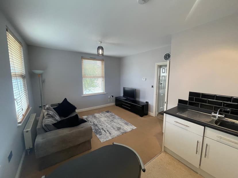 Image 1:1 bedroom Apartment or flat to rent