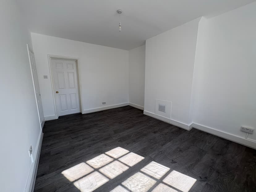 Image 3:2 bedroom Apartment or flat to rent
