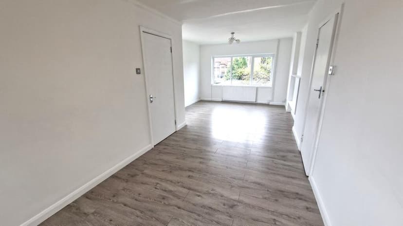 Image 2:2 bedroom Flat to rent