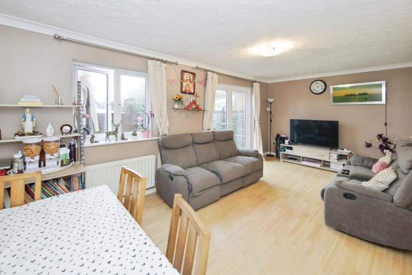 Image 2:4 bedroom Detached house to rent