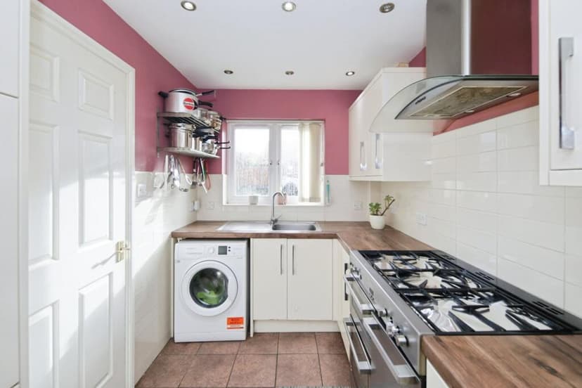 Image 3:4 bedroom Detached house to rent