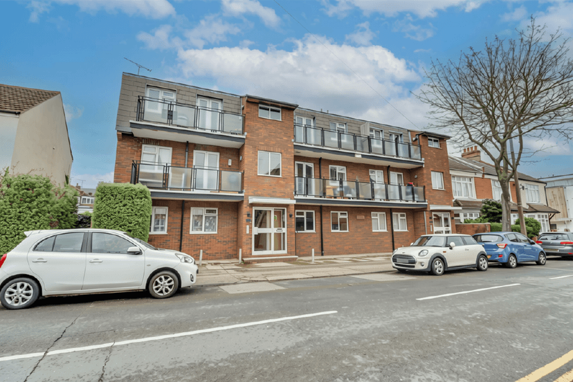 Image 1:2 bedroom Apartment or flat to rent