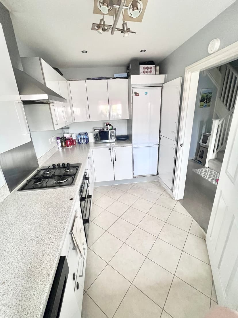 Image 1:3 bedroom End-of-terrace house to rent