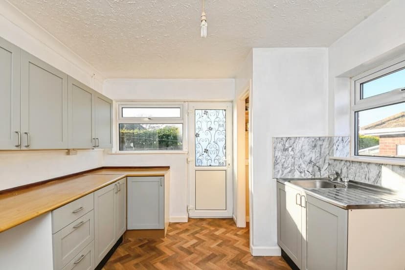 Image 2:2 bedroom Detached bungalow to rent