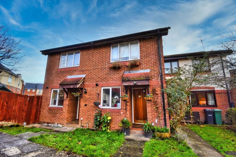 Image 2:2 bedroom End-of-terrace house to rent