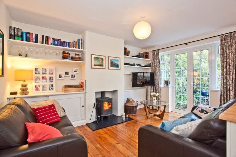 Image 2:3 bedroom Semi-detached house to rent