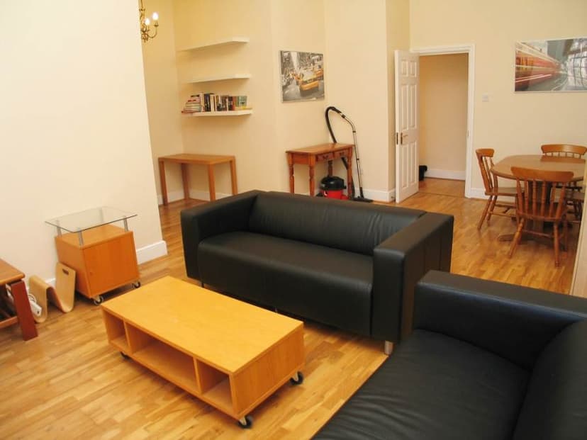 Image 2:4 bedroom Apartment or flat to rent