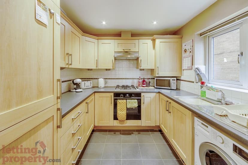 Image 2:2 bedroom Ground floor flat to rent