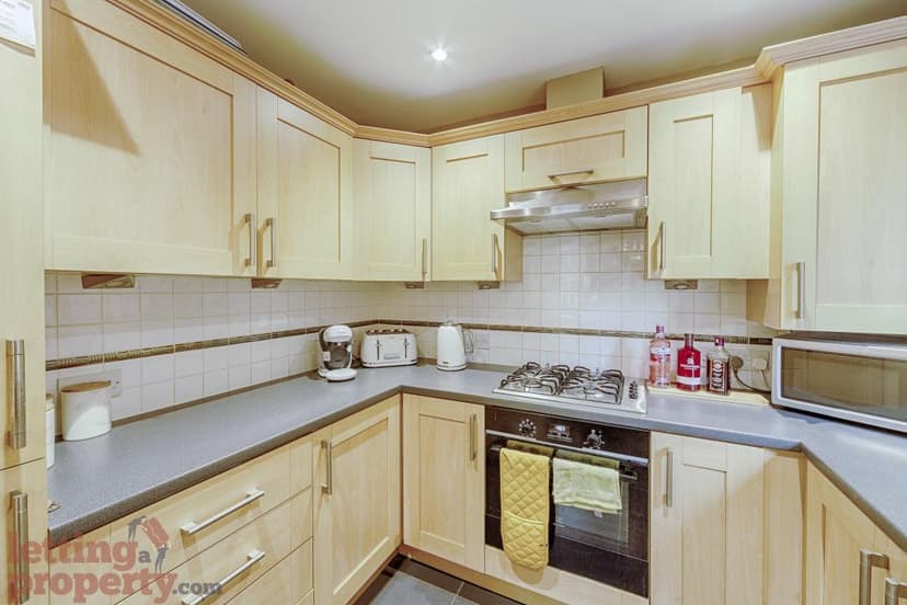 Image 3:2 bedroom Ground floor flat to rent