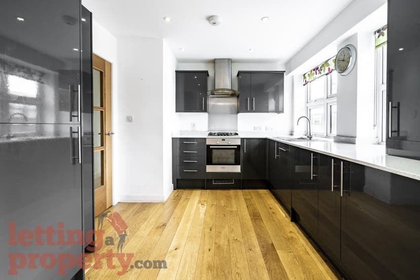 Image 1:2 bedroom Apartment or flat to rent