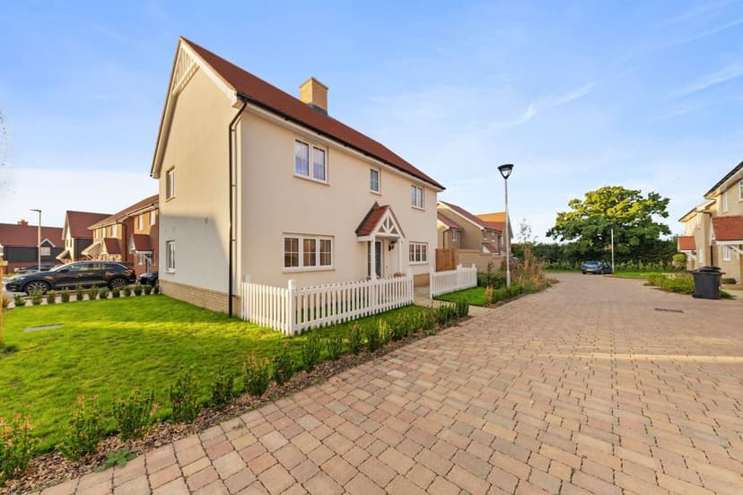 Image 2:4 bedroom Detached house to rent