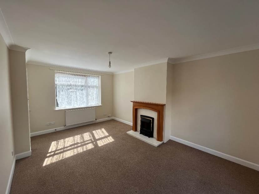 Image 2:3 bedroom Semi-detached house to rent