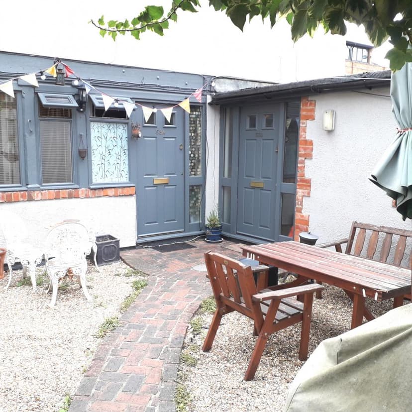 Image 1:1 bedroom Ground floor flat to rent