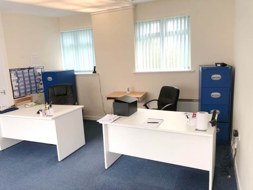 Image 2: Studio Commercial property to rent