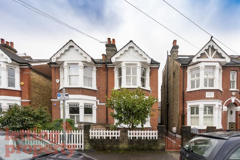 Image 1:4 bedroom Semi-detached house to rent