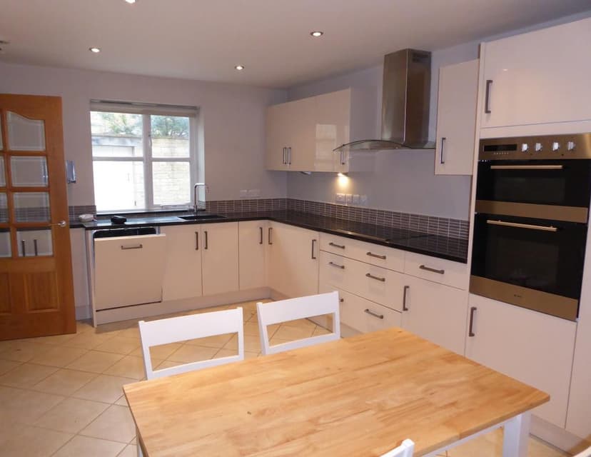 Image 2:2 bedroom End-of-terrace house to rent