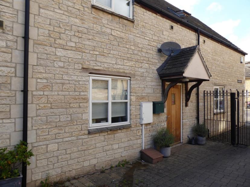 Image 1:2 bedroom End-of-terrace house to rent