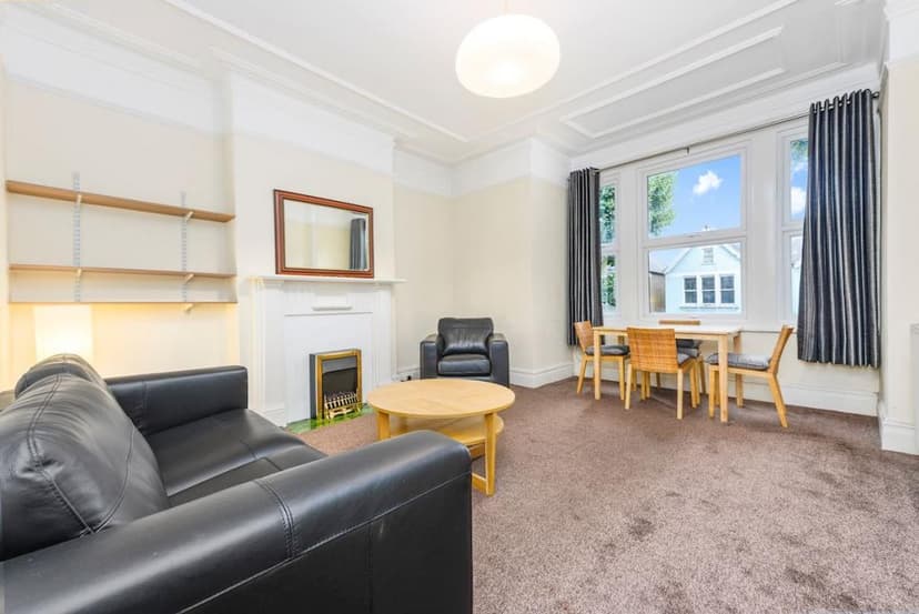 Image 2:4 bedroom Flat to rent