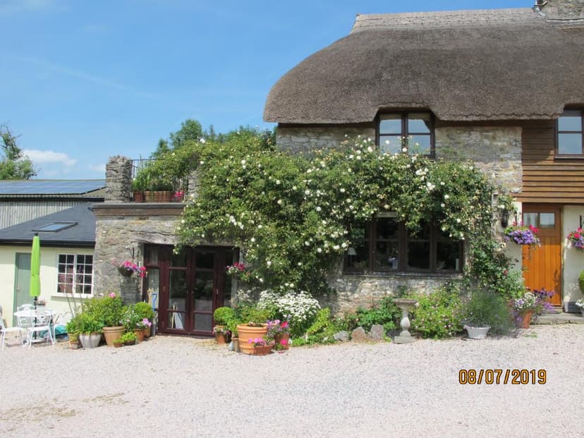 Image 1:2 bedroom Barn conversion to rent