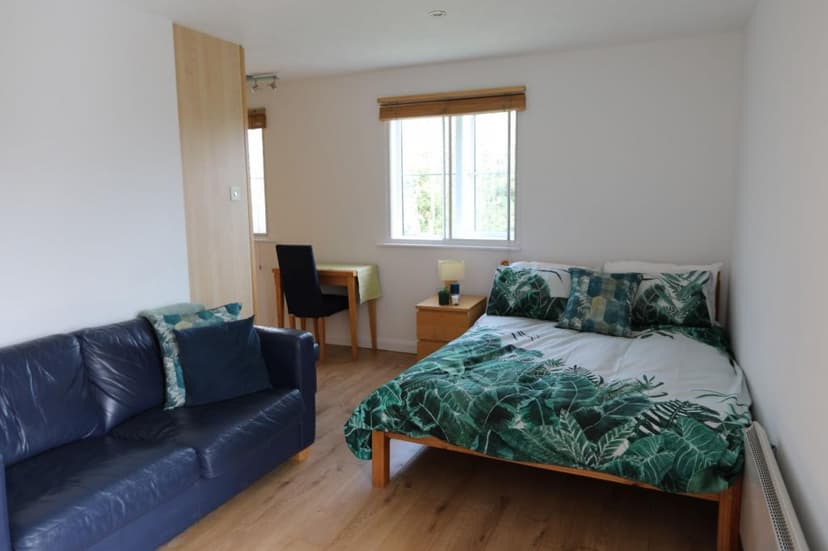 Image 1:1 bedroom to rent