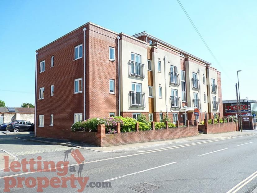 Image 1:1 bedroom Ground floor flat to rent